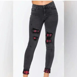 Judy Blue Skinny Fit 5|27 Black Denim Distressed Jeans with Plaid Patch